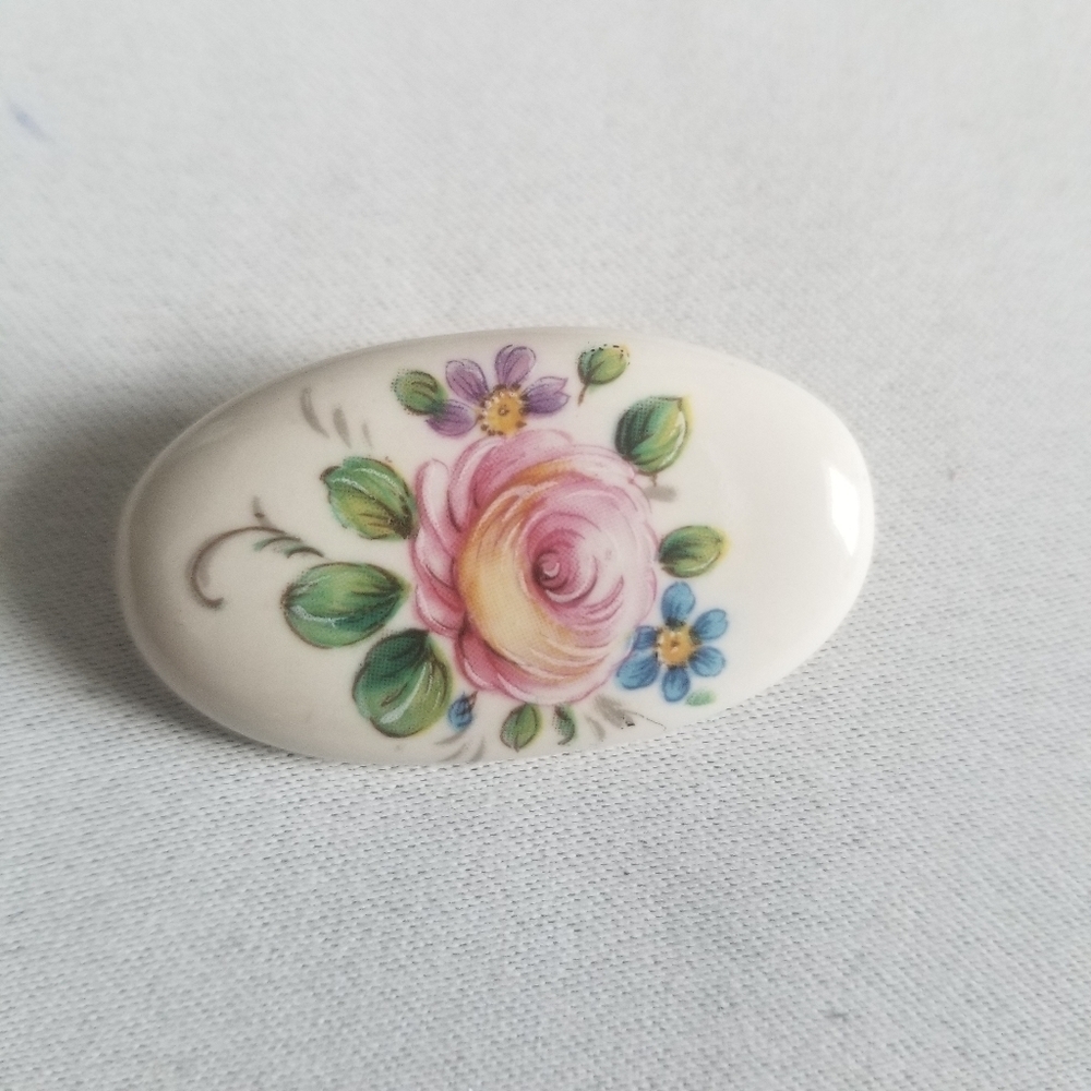9 Vintage Pins,8 Metal and 1 porcelain/Ceramic. - Picture 6 of 11